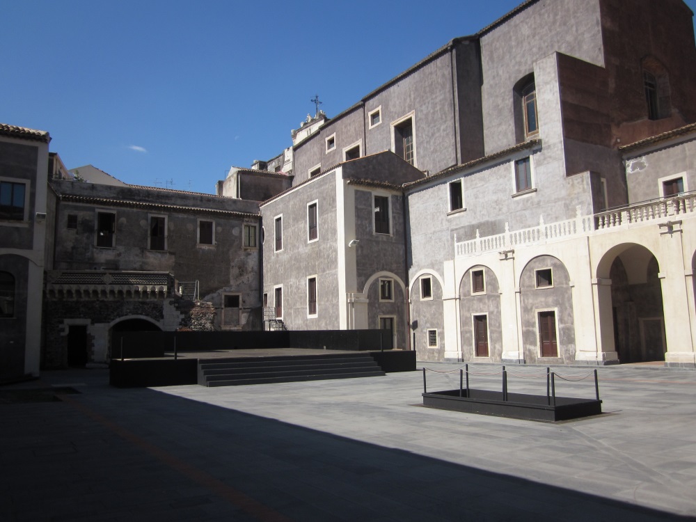 Mostra Antologica Cortile Platamone - Artista: Mauro Meli - Pittore - Ingresso
